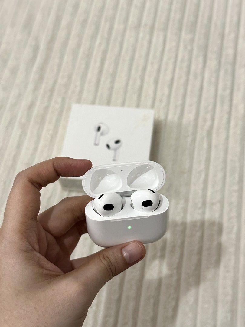 Apple AirPods Pro (3rd gen) with Charging Case (Category: Earphones) located in Urdaneta. Submitted by hellocity16 (Listing ID 1459980554, Image 2). Description: - Apple AirPods Pro (2nd Generation) - Includes original charging case - Includes original charging cable - Excellent working condition - Ready for a new owner.