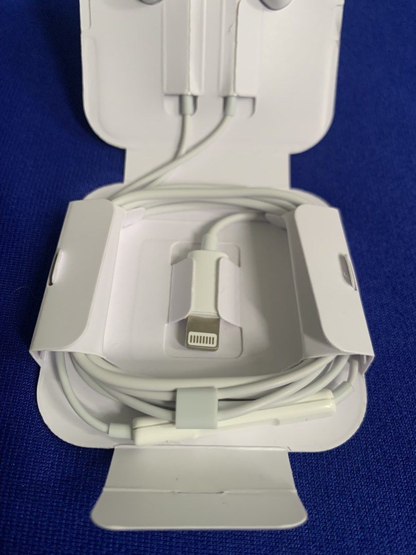 Apple EarPods Lightning Connector (Earphone no bluetooth) Plug n Play (Category: Earphones) located in San Juan City. Submitted by ph_gadgets_hub (Listing ID 1459913163, Image 3). Description: ✨️ BRAND NEW ✨️ LIGHTNING CONNECTOR EARPHONE ✨️ PLUG AND PLAY ✨️ NO NEED TO BLUETOOTH ✨️ TESTED BEFORE DELIVERY ✨️ ONHAND ₱500 ONLY Compatible to ios iPhone X,XS,XR,11,12,12 Promax,13,13 Promax,14,14 Promax Same-day delivery within Metro Manila via Lalamove