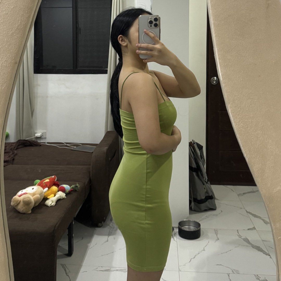 Apple Green Bodycon Dress (Category: Dresses) located in Las Pinas. Submitted by mi.cha (Listing ID 1460098385, Image 2). Description: - Never used, just tried it on Size: XS on tag, fits XS - S frames.