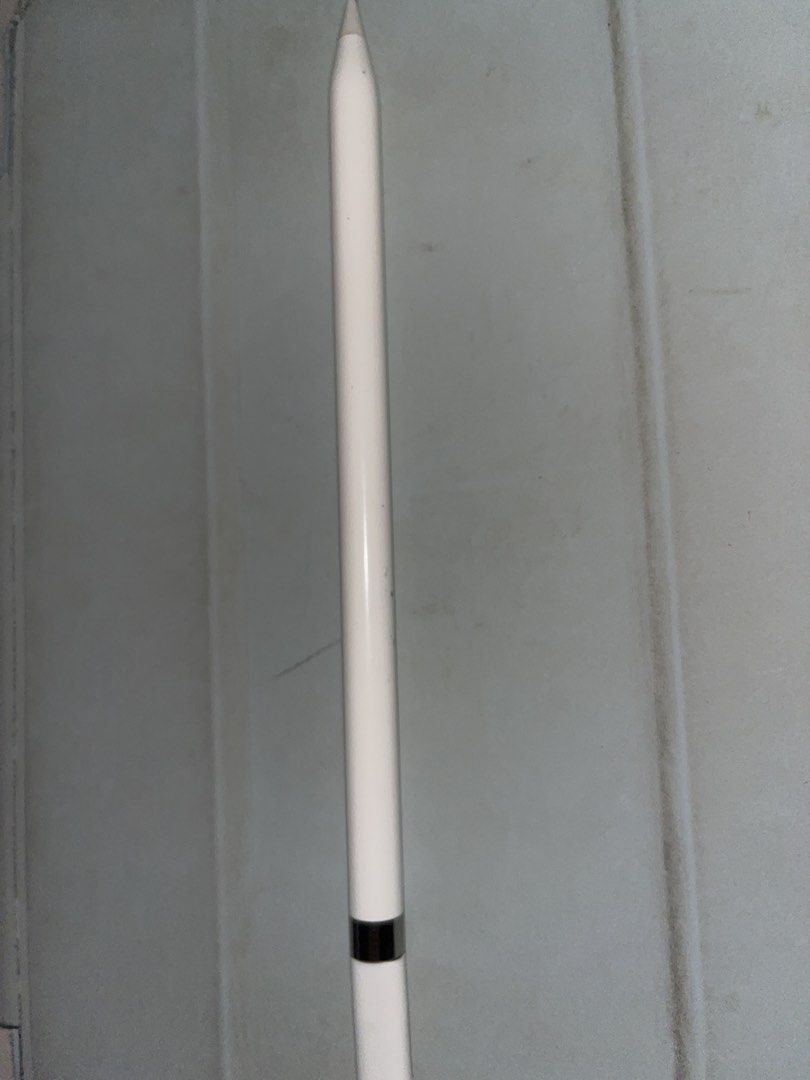 Apple iPad 第9代 64GB Wi-Fi （分類：平板電腦 - iPad）位於 Hong Kong。 由 f_wl914 提交（商品編號 1460044149，圖片 2）。簡介： 包埋第一代Apple Pencil再加一個我本身iPad嘅殼再加埋本身用緊嘅防偷窺模iPad (第9代)，64GB容量。iPadOS 26.5.2。機身冇花，屏幕有輕微劃痕。功能一切正常，電池健康度良好。適合文書、睇片、上網用。有盒，但冇充電器。有意請PM。。