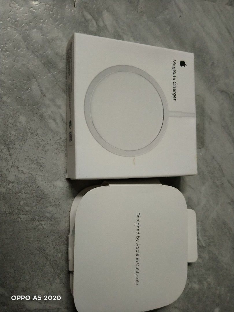 Apple magsafecharger (Category: Batteries & Power Banks) located in Manila. Submitted by chanlice0834788 (Listing ID 1459932477, Image 1). Description: two items ..