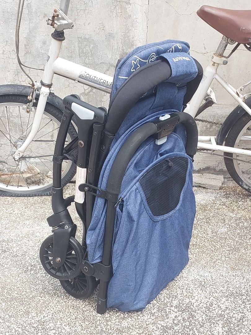 Apruva Lightweight Baby Stroller (Category: Strollers) located in Las Pinas. Submitted by juanrepubliq8887 (Listing ID 1460007851, Image 2). Description: Apruva Trax Lite Compact Stroller – Excellent Condition Selling our Apruva Trax Lite compact stroller in blue. Very light, compact, and travel-friendly. This is the stroller that folds neatly and has a luggage-style pull handle, so it’s easy to move around when folded. In excellent condition and