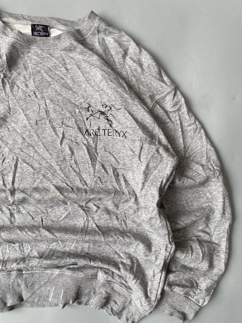 Arcteryx Sweater (Category: Activewear) located in Lipa City. Submitted by local-drip-source (Listing ID 1459929266, Image 3). Description: .