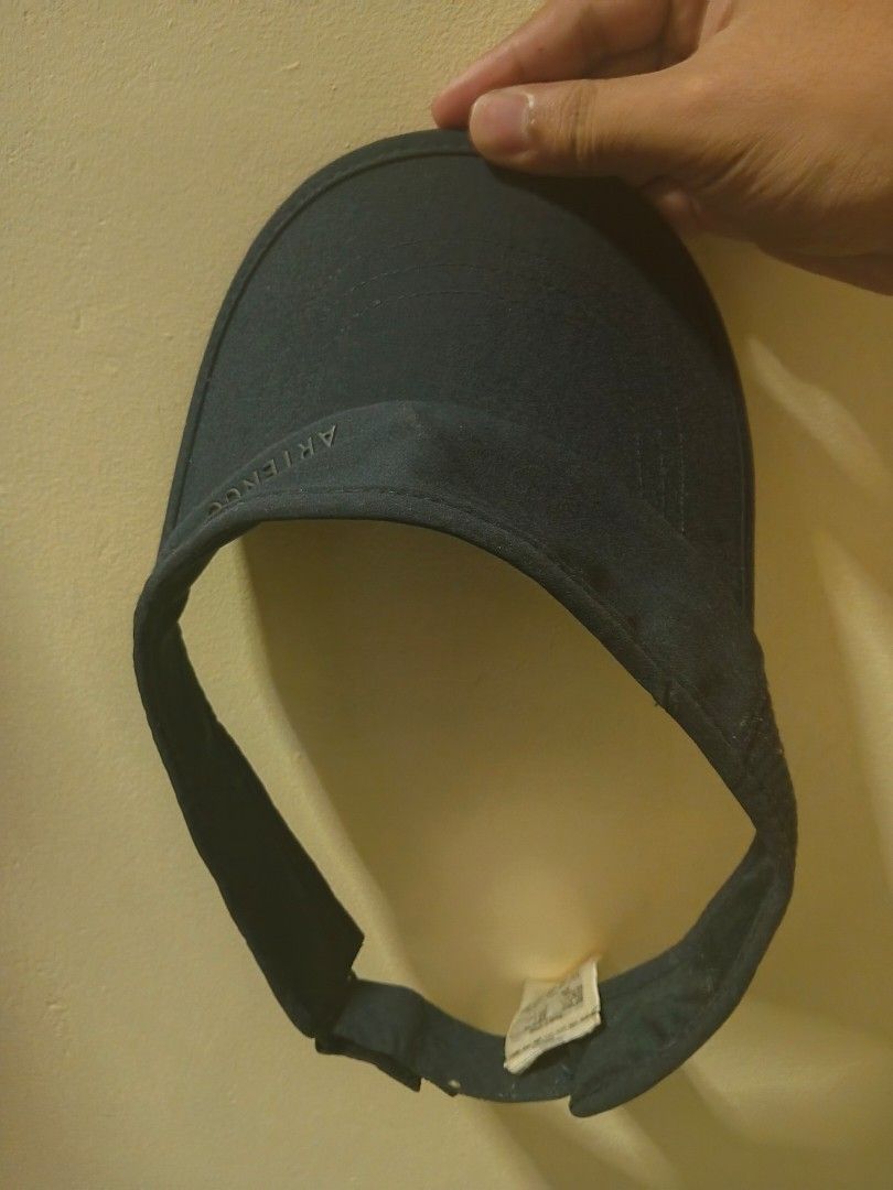 Artengo Visor Cap (Category: Caps & Hats) located in Manila. Submitted by jimbo2003 (Listing ID 1460090006, Image 2). Description: - Artengo dark colored visor cap - Adjustable strap at the back for a perfect fit - Ideal for sports activities or sunny days - Simple and functional design - Shows minimal signs of wear.