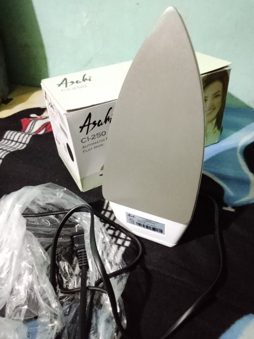 Asahi steam iron 950W (230v) (Category: Irons & Steamers) located in Manila. Submitted by newage.vintage (Listing ID 1460015194, Image 3). Description: Asahi steam iron good condition no issue .
