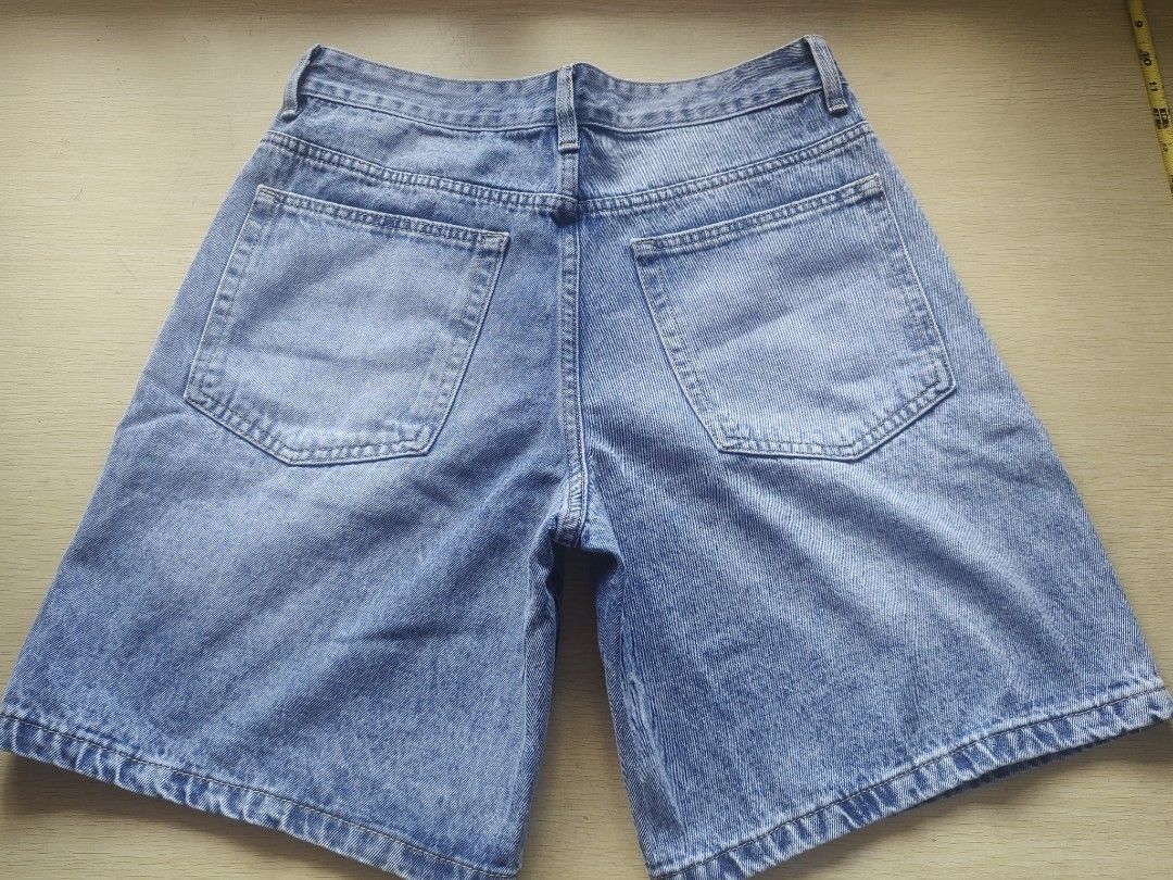 Assorted Mens Shorts (Category: Shorts) located in Quezon City. Submitted by brycine022416 (Listing ID 1460080533, Image 2). Description: - Classic light wash denim shorts - Garter Shorts - Comfortable fit for casual wear - Button and zip closure - Two front pockets and two back pockets - Approximately 15 inches in length - A versatile staple piece for your wardrobe Denim shorts 350 Garter shorts 250 each Take all 4 for 1000.