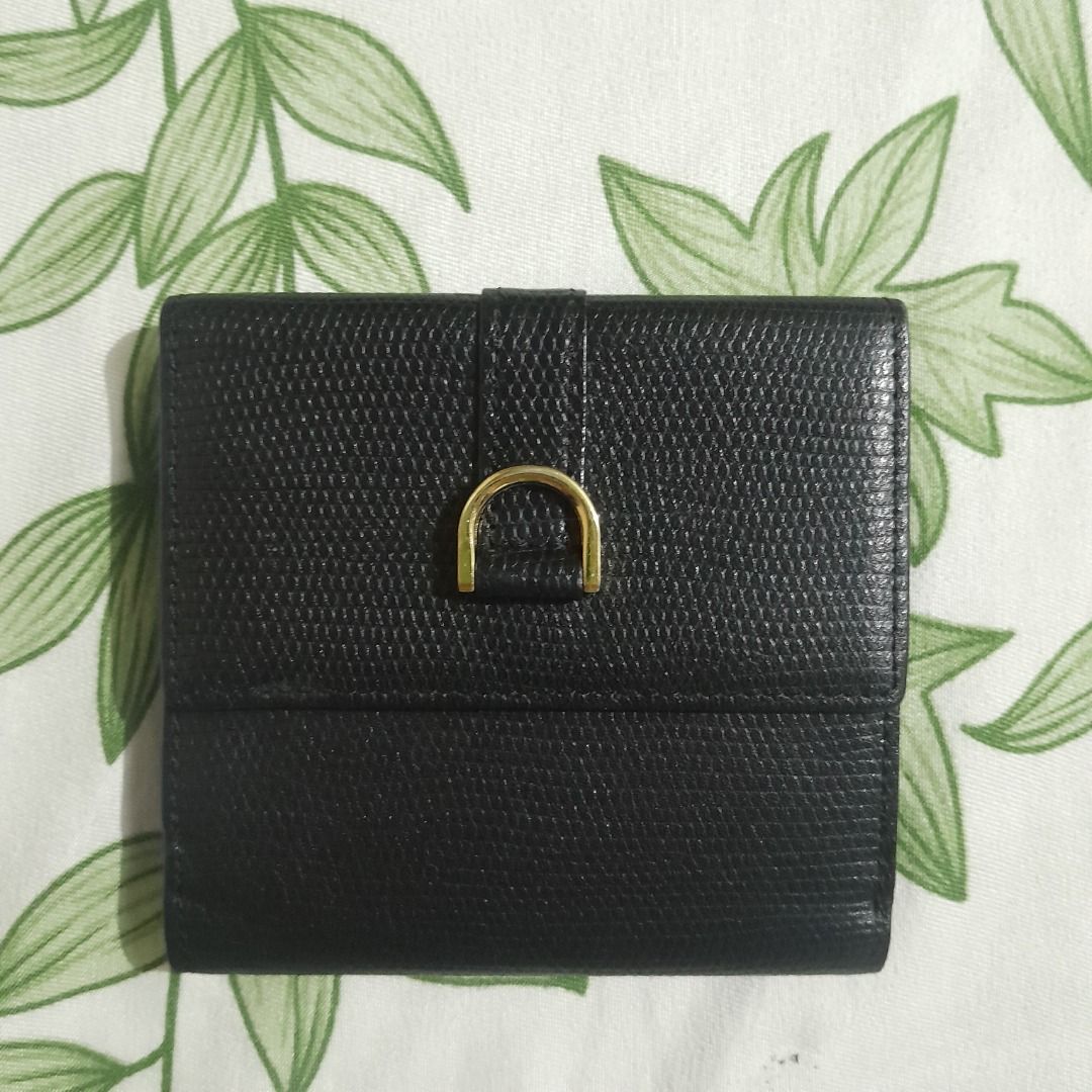 Assorted wallet and pouch (Category: Wallets & Card holders) located in Caloocan City. Submitted by anggeeee1001 (Listing ID 1459908724, Image 2). Description: .