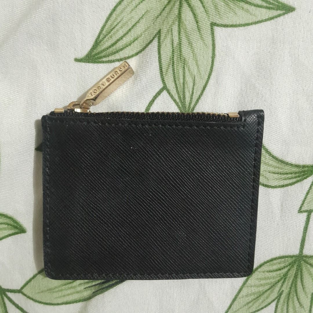 Assorted wallet and pouch (Category: Wallets & Card holders) located in Caloocan City. Submitted by anggeeee1001 (Listing ID 1459908724, Image 1). Description: .