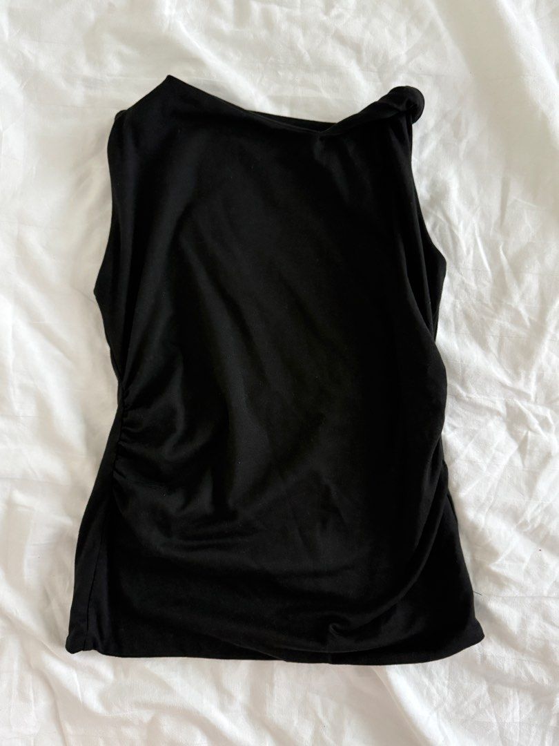 asymmetric twisted top - black (Category: Others Tops) located in Mandaluyong City. Submitted by outofstoragewtf (Listing ID 1460028725, Image 2). Description: Will fit xs-s .