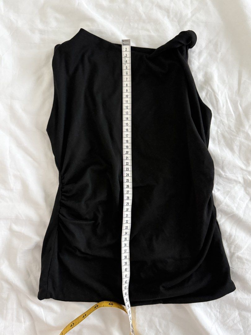 asymmetric twisted top - black (Category: Others Tops) located in Mandaluyong City. Submitted by outofstoragewtf (Listing ID 1460028725, Image 3). Description: Will fit xs-s .