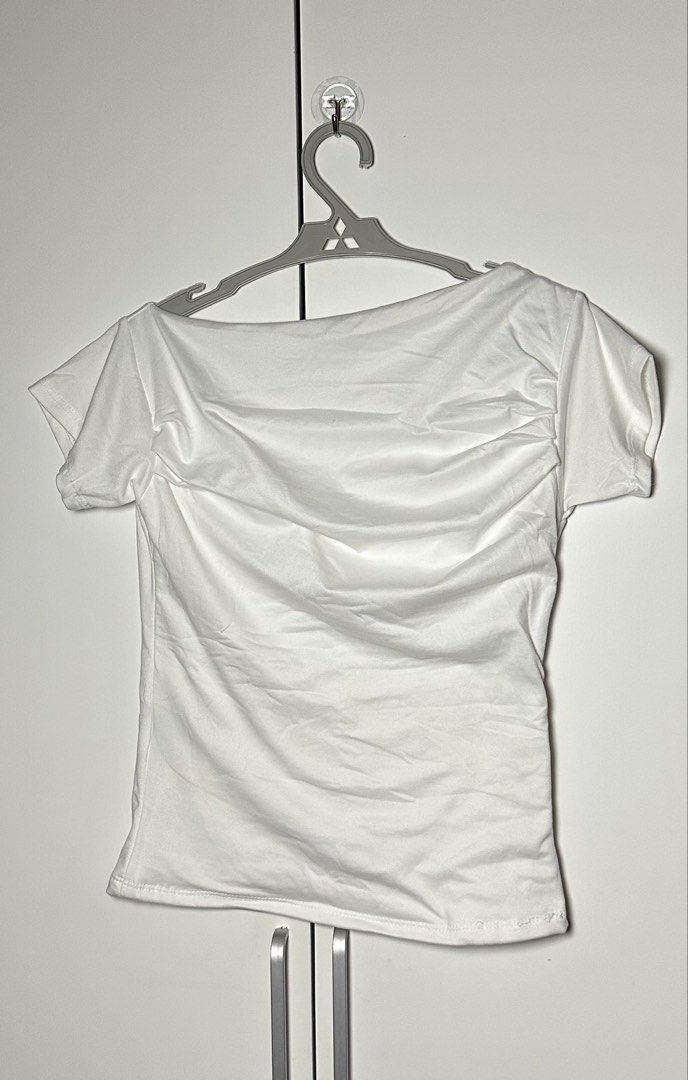 Asymmetrical Top (Category: Others Tops) located in Porac. Submitted by poimd_ (Listing ID 1459937030, Image 1). Description: small not used .