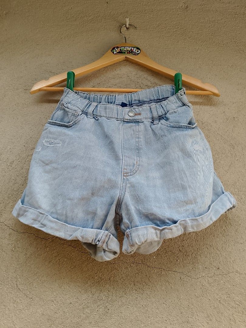 ‎AUTHENTIC! " UNIQLO (garterized) WOMEN " (Category: Shorts) located in Danao, Cebu. Submitted by azaiahnere02 (Listing ID 1459951264, Image 3). Description: details are in first photo ‎measurements through tape measure ‎pm/dm for other details,issues or transactions ‎negotiable! 👊😁.