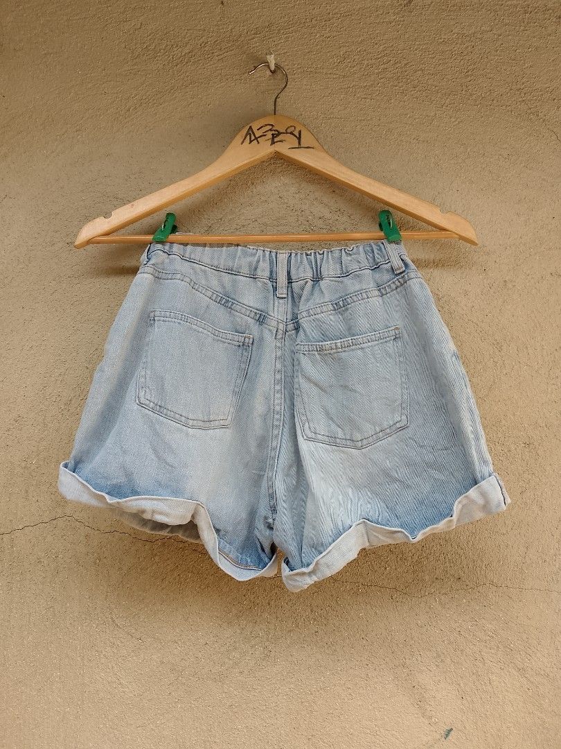 ‎AUTHENTIC! " UNIQLO (garterized) WOMEN " (Category: Shorts) located in Danao, Cebu. Submitted by azaiahnere02 (Listing ID 1459951264, Image 2). Description: details are in first photo ‎measurements through tape measure ‎pm/dm for other details,issues or transactions ‎negotiable! 👊😁.