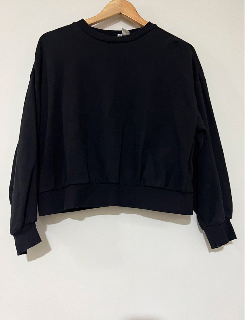 AUTHENTIC: H&M Divided Black Crewneck Sweatshirt (Category: Longsleeves) located in Quezon City. Submitted by homeandthrifts (Listing ID 1460100887, Image 1). Description: Item: Color may slightly vary in this photo due to lighting Location: Timog, Quezon City Mode of Payment: QR code PM for inquiries, price offer/reduction .