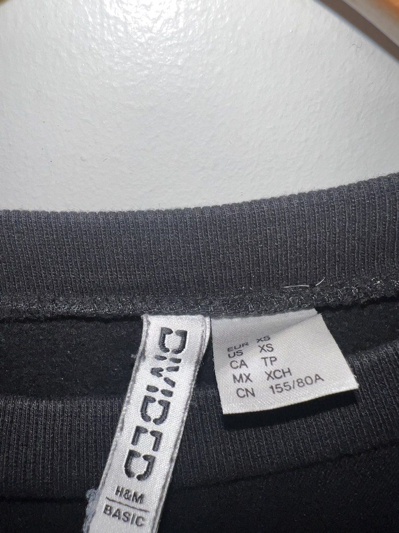 AUTHENTIC: H&M Divided Black Crewneck Sweatshirt (Category: Longsleeves) located in Quezon City. Submitted by homeandthrifts (Listing ID 1460100887, Image 2). Description: Item: Color may slightly vary in this photo due to lighting Location: Timog, Quezon City Mode of Payment: QR code PM for inquiries, price offer/reduction .