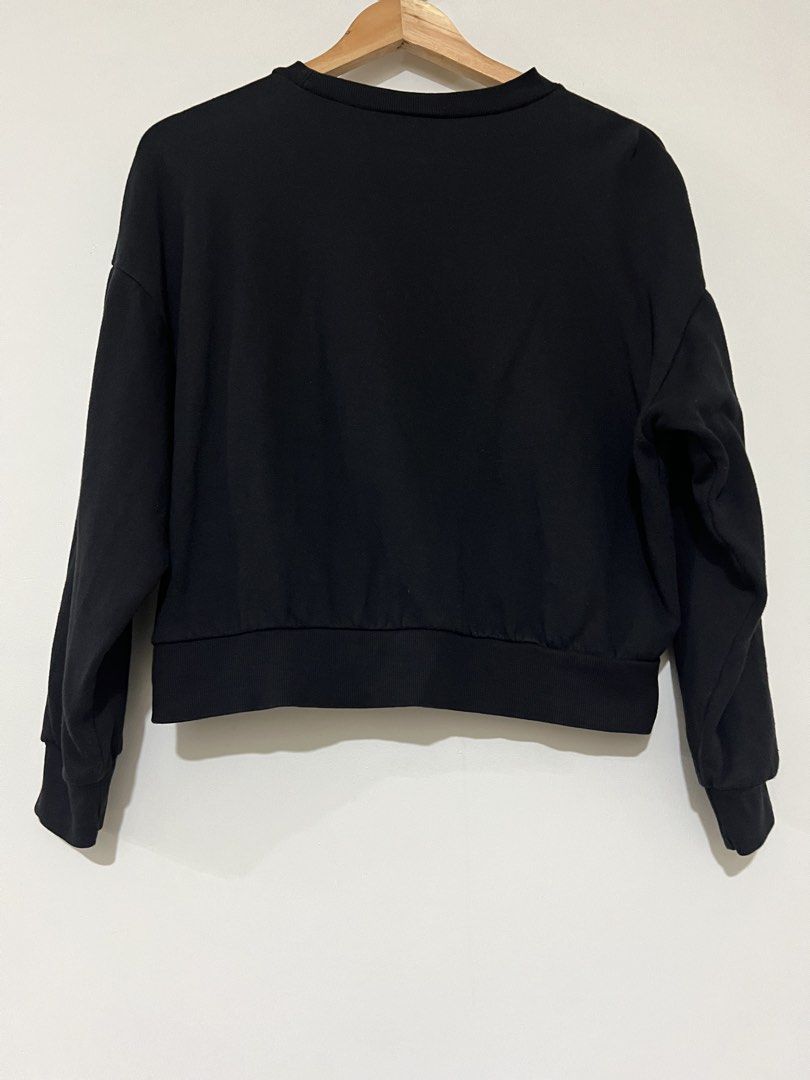 AUTHENTIC: H&M Divided Black Crewneck Sweatshirt (Category: Longsleeves) located in Quezon City. Submitted by homeandthrifts (Listing ID 1460100887, Image 3). Description: Item: Color may slightly vary in this photo due to lighting Location: Timog, Quezon City Mode of Payment: QR code PM for inquiries, price offer/reduction .