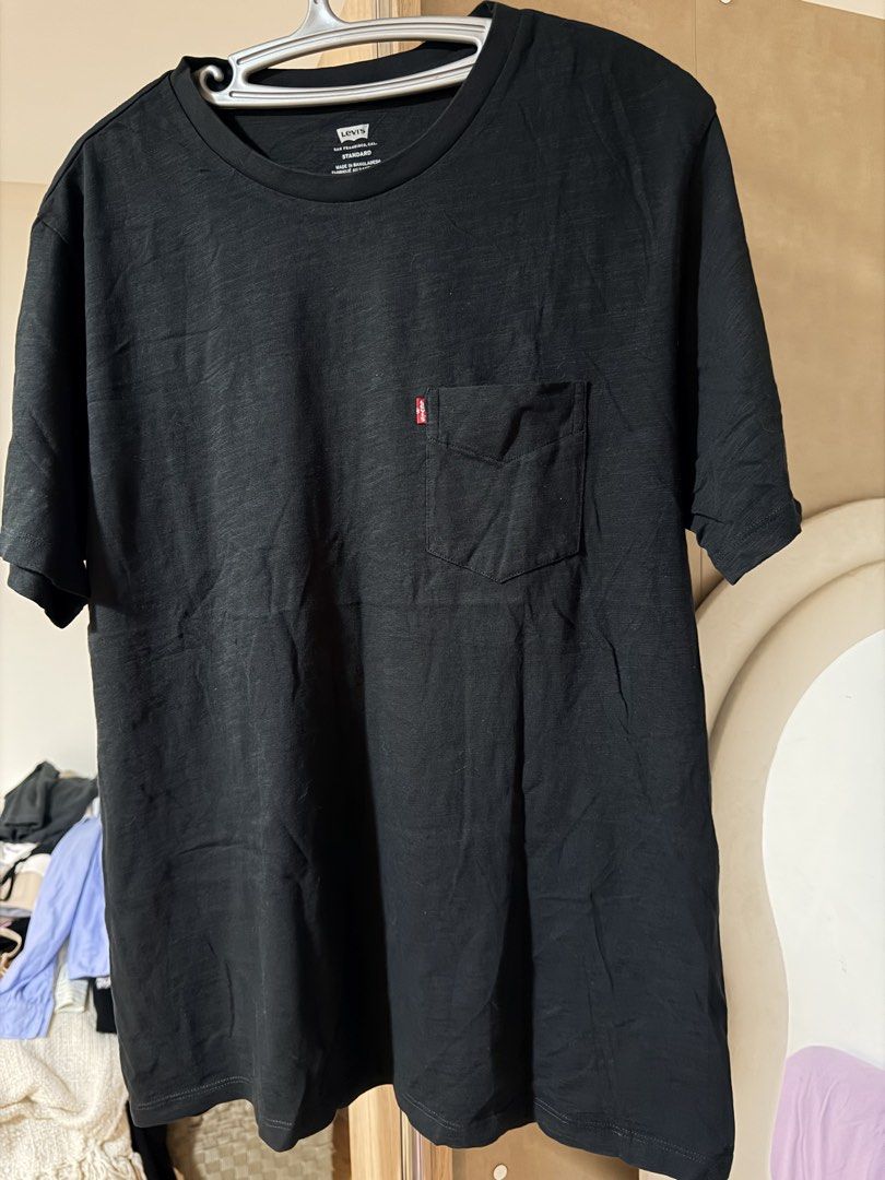 (Authentic) Levis Basic Shirt (Category: Tshirts & Polo Shirts ) located in Cavite. Submitted by kumbin (Listing ID 1459904004, Image 3). Description: Levis Pocket Shirt (100% legit) black color, heavy cotton (color may vary due to lighting) 🖤 Dimensions: 22 by 28 inches (L on tag) Issue: Cut washtag. Other than that, great condition Condition: 9.8/10 excellent to new 🔥 +sf Shipping via J&T.