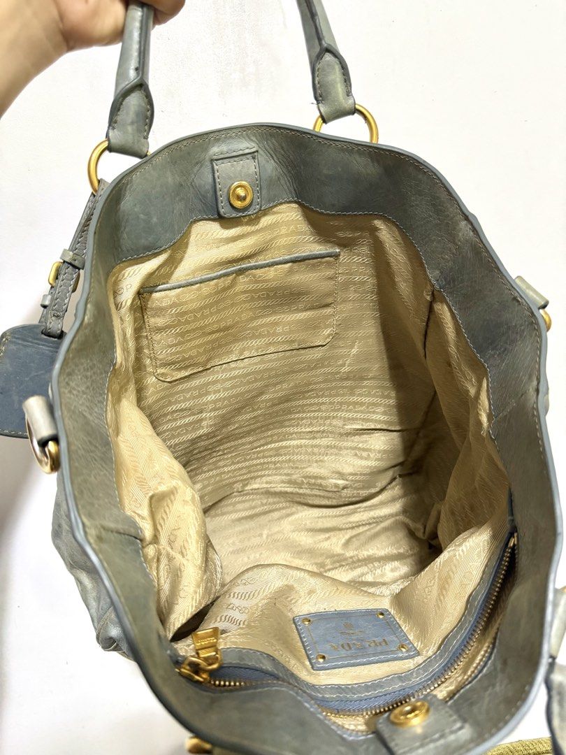 Authentic Vintage prada two way (Category: Shoulder Bags) located in Manila. Submitted by prelovedbyramiah (Listing ID 1460025502, Image 3). Description: og.