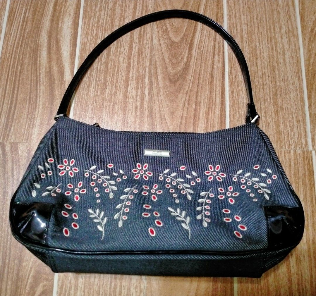 AWAW BY JUNKO SHIMADA BAG (Category: Clutches) located in Cabuyao City. Submitted by Bike_Clothing10 (Listing ID 1459926145, Image 1). Description: READ FIRST... FOR SALE: AWAW BY JUNKO SHIMADA JAPANESE BRAND Excellent Condition Looks New Actual Dimes: 6 x 11 inches PRICE: 1350 + SF PICK UP OR SHIPPING ONLY LOC: Cabuyao Laguna -NO COD/COP- 📩PM FOR INQUIRIES...