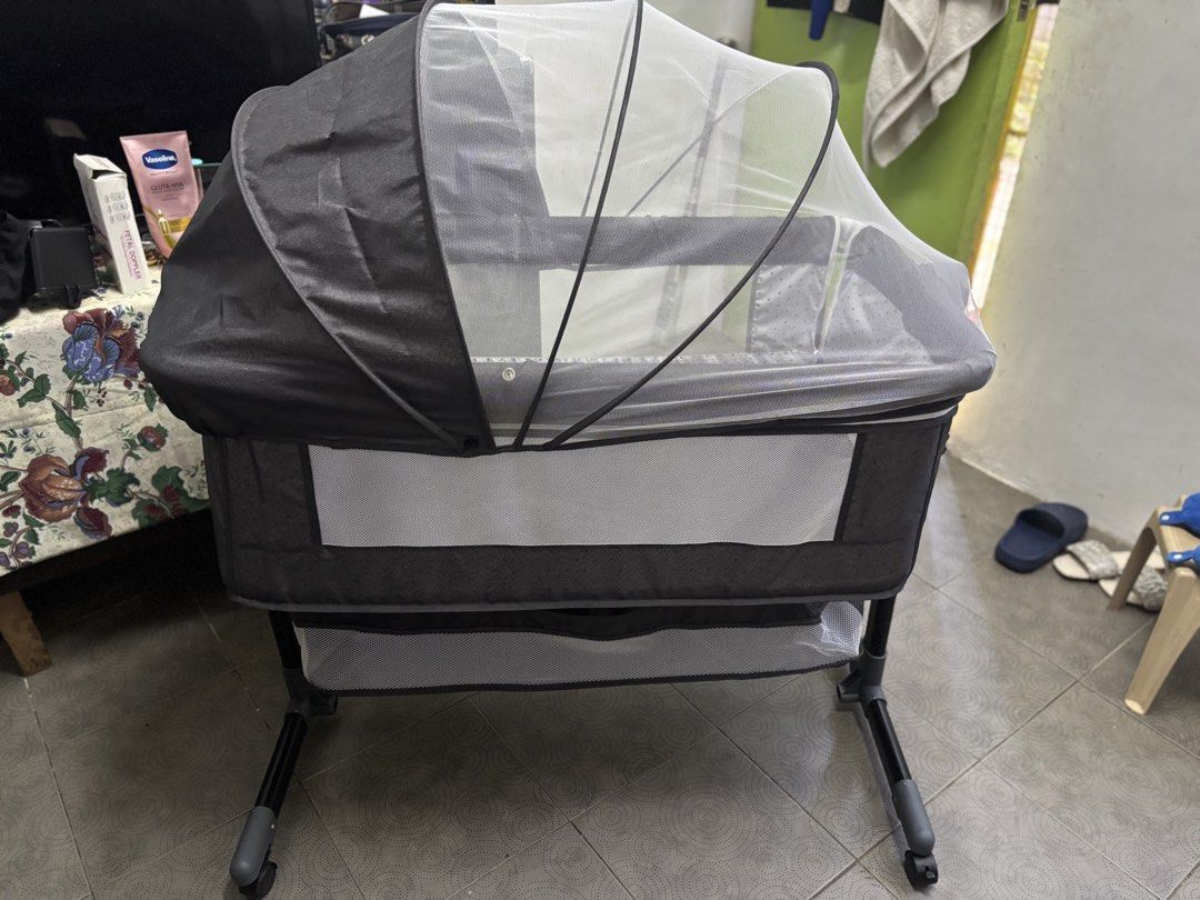 Baby basinet co sleeping (Category: Other Baby Bathing & Changing Needs) located in Manila. Submitted by jfrvrshop (Listing ID 1460040157, Image 1). Description: Dm more details no issues 2weeks used.