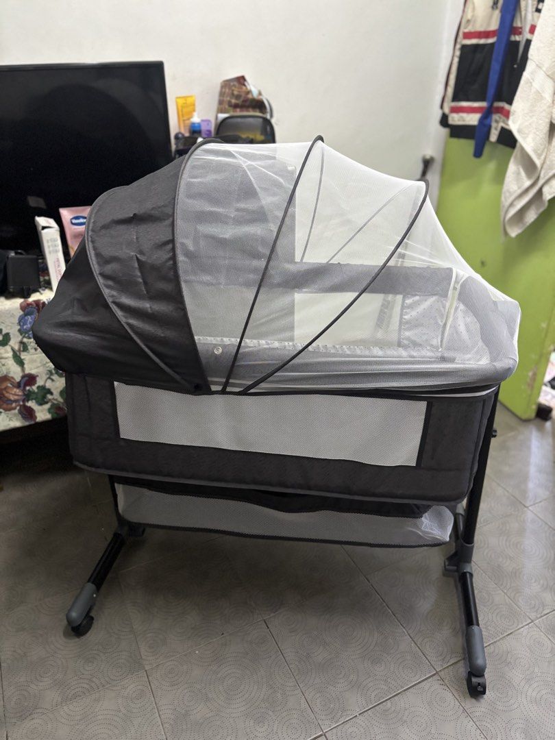 Baby basinet co sleeping (Category: Other Baby Bathing & Changing Needs) located in Manila. Submitted by jfrvrshop (Listing ID 1460040157, Image 2). Description: Dm more details no issues 2weeks used.