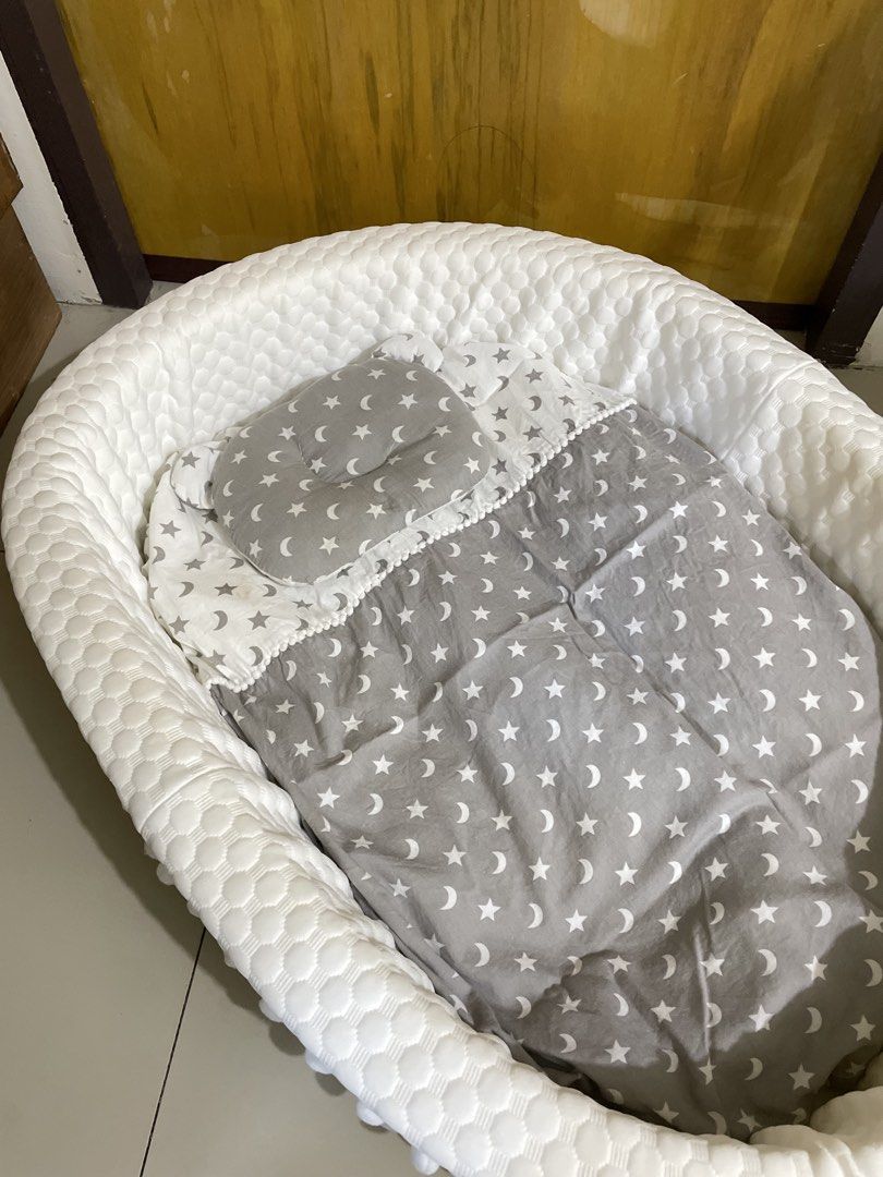 Baby Bed / Baby Nest (Category: Other Kids Furniture) located in Manila. Submitted by sabby.yy (Listing ID 1460039341, Image 2). Description: Baby Bed with Pillow and Bag Issue: Walang foam sa pinaka higaan, pero kung sa kama ilalagay, okay lang. Ganon namin sya ginamit. May yellow and other stains na, need wash po. May natanggal na din na tahi sa pillow - see picture.