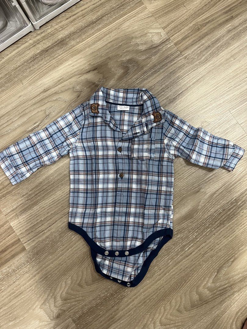 Baby Bodysuits Bundle - Pogi, Spiderman, Starbucks, Plaid (Category: Babies & Kids Fashion) located in Manila. Submitted by shannendorithie (Listing ID 1460018338, Image 2). Description: - Bundle of 7 baby bodysuits - Includes: Blue 'Pogi Mana Sa Tatay' bodysuit - Includes: Red Spiderman graphic bodysuit - Includes: White Starbucks logo bodysuit - Includes: Blue plaid long-sleeve bodysuit - Includes: Three white sleeveless bodysuits with 'Mom', '