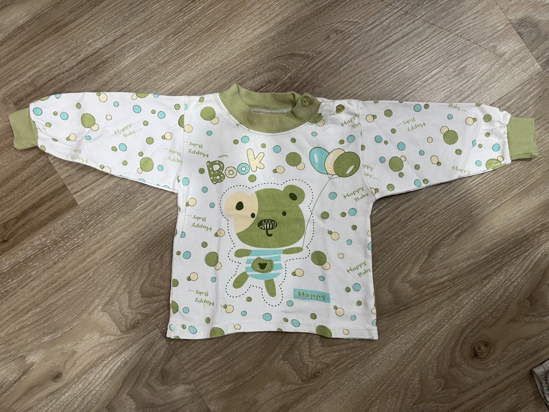 Baby Boy Tops Bundle - Various Brands & Sizes (Category: Babies & Kids Fashion) located in Manila. Submitted by shannendorithie (Listing ID 1460018686, Image 1). Description: - Bundle of 5 baby boy tops - Includes long and short sleeve options - Fun designs: bear, dinosaur, construction vehicles - Some tops feature convenient snap buttons - Perfect for everyday wear and easy dressing.