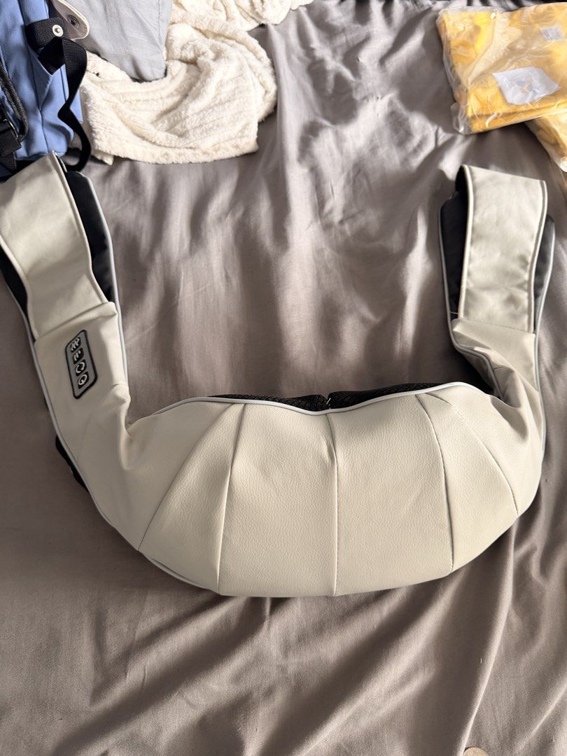 Back massager (Category: Massage Devices) located in Manila. Submitted by ellede32655 (Listing ID 1459972875, Image 3). Description: Good as new bag massager! No box included. .