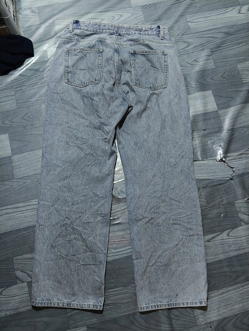 BAGGY PANTS STRAIGHT CUT (Category: Jeans) located in Davao. Submitted by apconcept22 (Listing ID 1460020873, Image 2). Description: waist 32.
