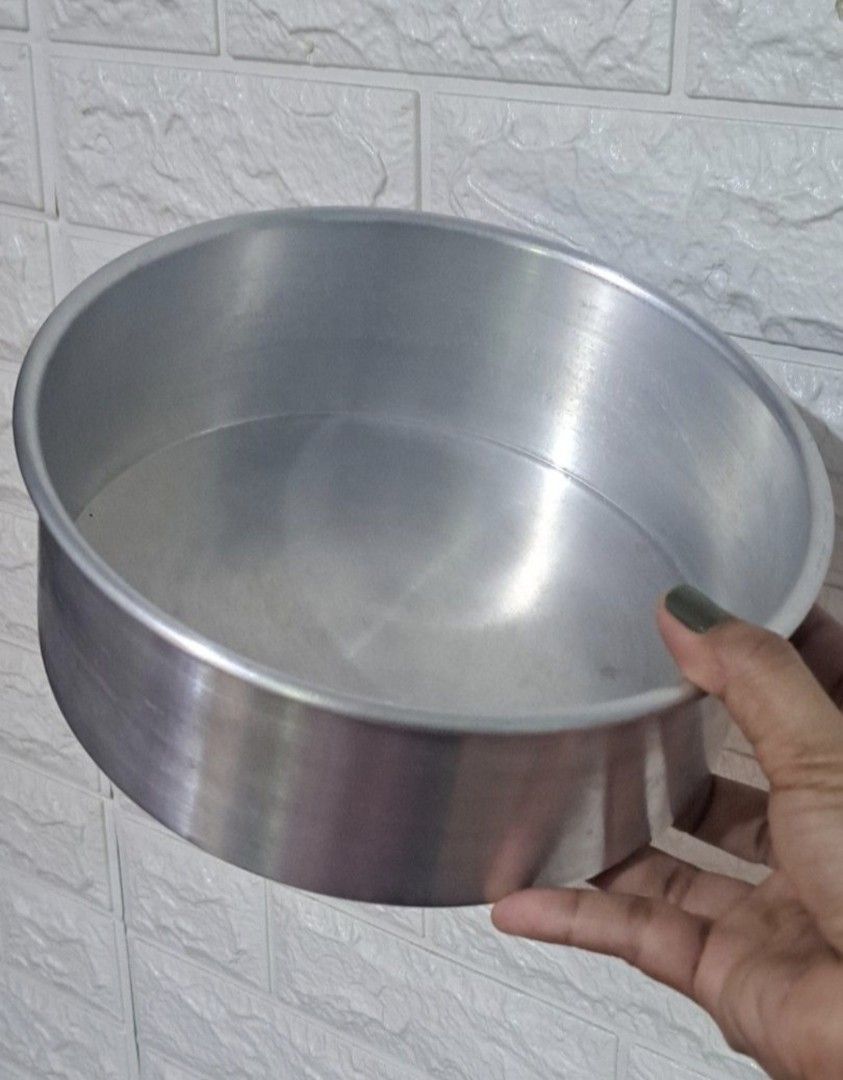 🧁 Baking Pans Collection – Assorted Sizes & Styles (Category: Bakeware) located in Taguig. Submitted by authprelovedonlineshop1 (Listing ID 1459917882, Image 3). Description: ### 🧁 Baking Pans Collection – Assorted Sizes & Styles Perfect for home bakers! 🥧✨ A great collection of baking pans for cakes, muffins, loaves, and more. **1. Metro Baking Pan** - Excellent condition - **19" x 1" x 13"** - **₱595** **2. Tramontina Baking Pan** - Very goo
