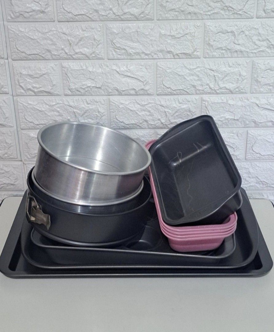 🧁 Baking Pans Collection – Assorted Sizes & Styles (Category: Bakeware) located in Taguig. Submitted by authprelovedonlineshop1 (Listing ID 1459917882, Image 1). Description: ### 🧁 Baking Pans Collection – Assorted Sizes & Styles Perfect for home bakers! 🥧✨ A great collection of baking pans for cakes, muffins, loaves, and more. **1. Metro Baking Pan** - Excellent condition - **19" x 1" x 13"** - **₱595** **2. Tramontina Baking Pan** - Very goo