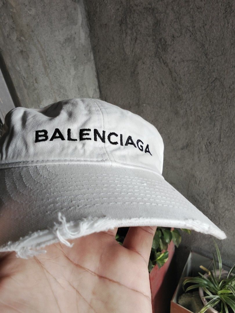 Balenciaga (Category: Caps & Hats) located in Davao. Submitted by thrft2jerusalem (Listing ID 1459988431, Image 3). Description: 9/10 color rate adult size Velcro pwede ship nationwide thru JNT or LBC meet ups:San Pedro location: Davao city.