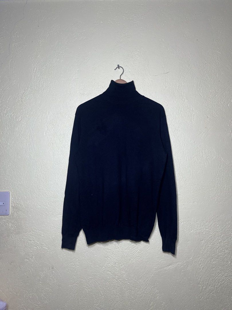 Balenciaga Black Turtleneck Top (Category: Sleeveless) located in San Isidro, Leyte. Submitted by tigerxdx3580077 (Listing ID 1459904915, Image 1). Description: - Balenciaga black turtleneck top - Made in Italy - Ideal for layering - Care instructions available on label (multiple languages).