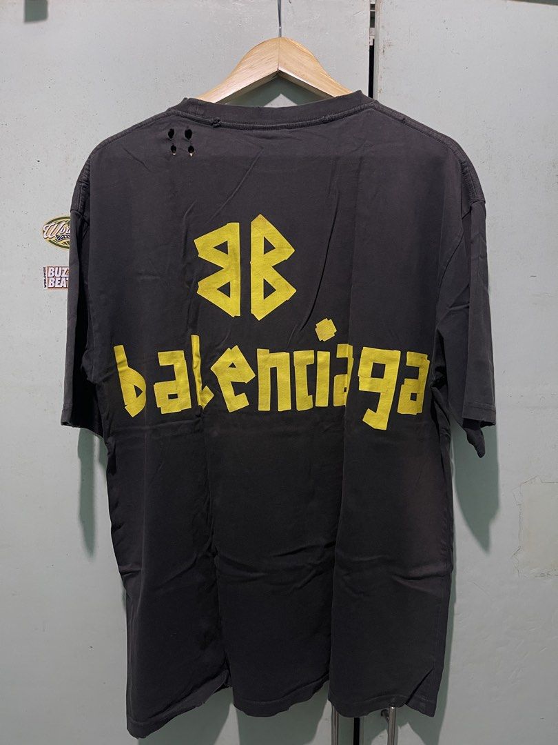 BALENCIAGA TAPE TEW (Category: Activewear) located in Manila. Submitted by denversic76524 (Listing ID 1459987671, Image 2). Description: Balenciaga Tape tee 23 x 29 Good condition -₱ 800 only nego 📍 Sanfernando pampanga / Meetup / Shipping thru j&t .