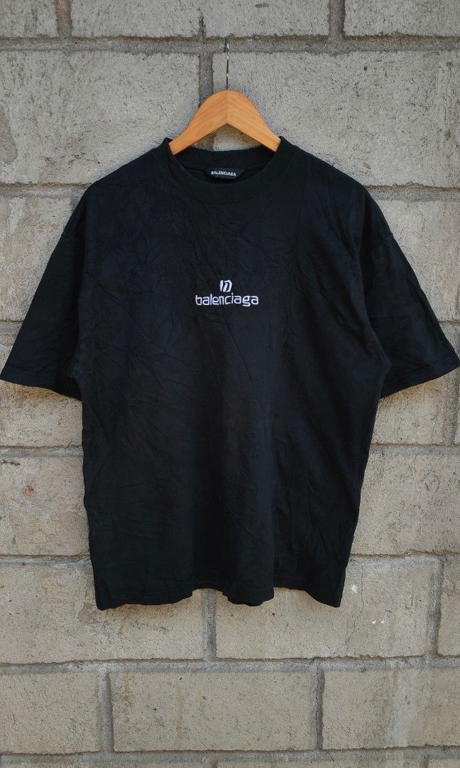Balenciaga tee (Category: Luxury Apparel) located in Bayugan. Submitted by arvzthrift (Listing ID 1459903960, Image 1). Description: BALENCIAGA EXCELLENT CONDITION SMALL DIMES 22x29 color rate 9.8/10 issue: pinhole sa gilid di halata nasa tahi see last photo.