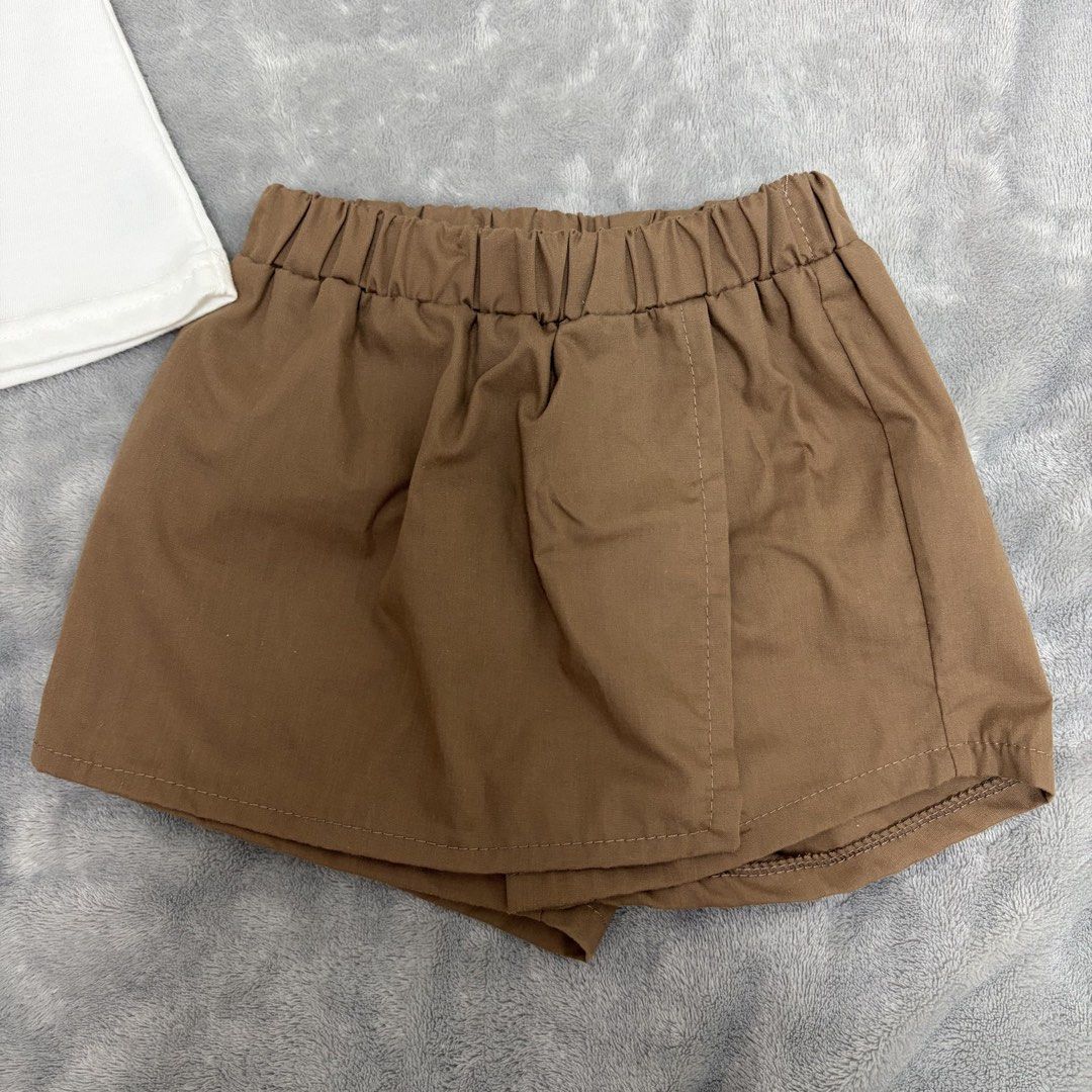 Bambini Shirt and Skort Set - Medium (Category: Babies & Kids Fashion) located in Paranaque City. Submitted by b.lyka (Listing ID 1460010591, Image 3). Description: Good as brand new Shirt (white) and Skort (brown) Set Size : Medium on label.