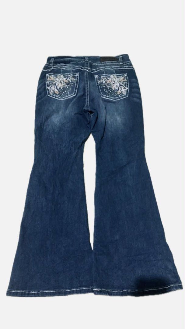 Bamboo Premium Embroidered Flare Jeans (Category: Jeans) located in Manila. Submitted by mishichi (Listing ID 1460041024, Image 1). Description: 33x40 No issue.