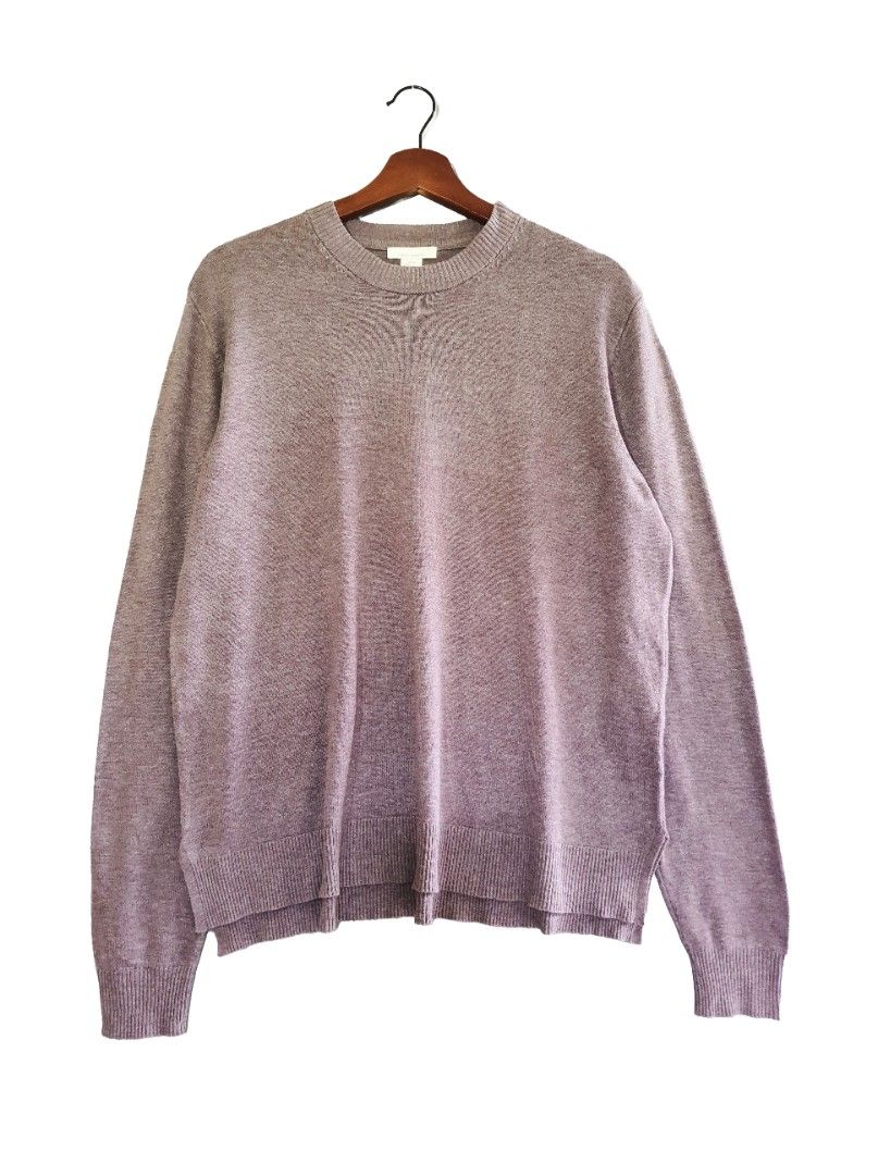 H&M BASICS BY NATURE Crew Neck Sweater (Category: Longsleeves) located in Laoag. Submitted by soukay (Listing ID 1459990388, Image 1). Description: Manual Measurements: Pit to Pit : 46 inches Shoulder : 17.5 inches Length : 26 inches - BASICS BY NATURE crew neck sweater - Soft knit fabric for comfort - Simple, classic design - Versatile: great for layering or wearing on its own - Easy to style with any outfit - Size: Medium (M).