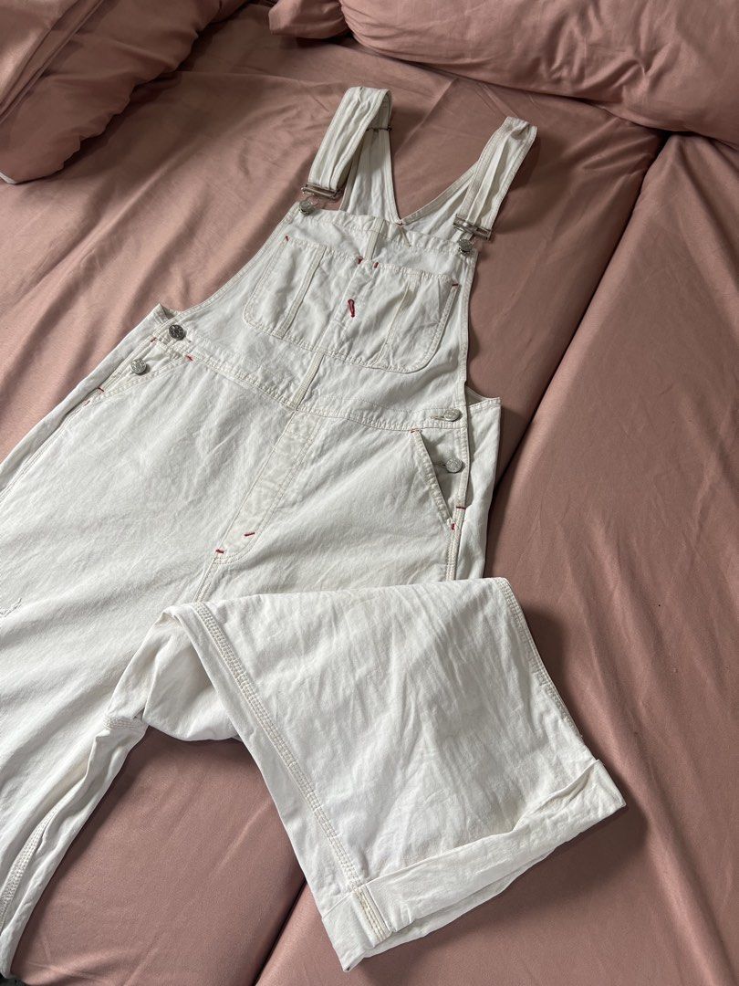 BDG bib coverall (Category: Coats, Jackets and Outerwear) located in Batangas. Submitted by thegudoldays (Listing ID 1459952085, Image 3). Description: Available !!!! BDG bib coverall Offwhite colorway Size M on tag Waist 40" Length 35" (from waist down) Leg hole 11" In Good condition (washed) 8-9/10 colorway Issue on last 2 pics ₱520 only.