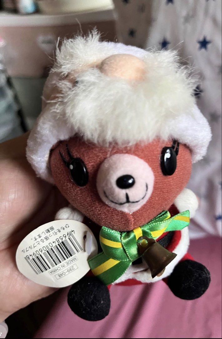 Bear xmas Santa Claud bag charm (Category: Character Goods) located in Paranaque City. Submitted by bonsaiart (Listing ID 1460073239, Image 1). Description: Brandnew 150(fixed) +sf Payment via GCASH or paymaya No to meetup No to cop / cod Shipping via j&t only No breaking of set or bundle.