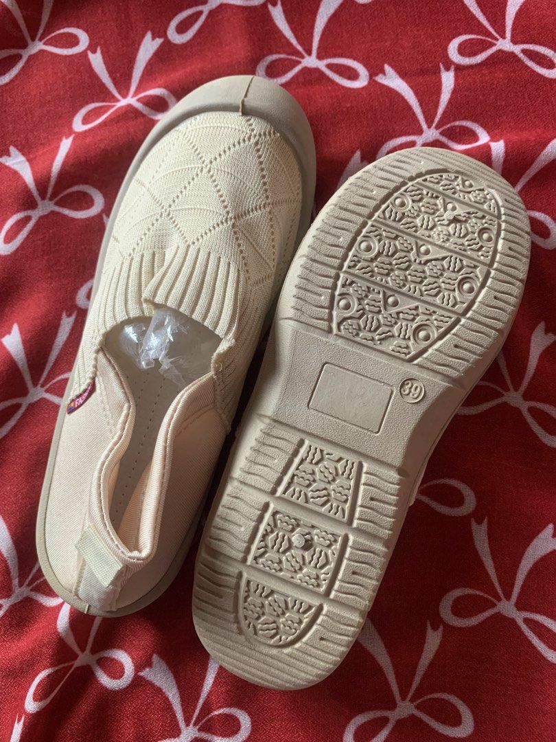 Beige Slip-on Knit Shoes (Category: Sneakers) located in Navotas City. Submitted by elaitems (Listing ID 1459951208, Image 2). Description: - Never use slip on knit shoes - very soft and comfy - Size 39 .