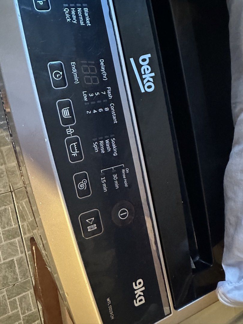 BEKO Automatic Washing Machine AWM (with issue) (Category: Washing Machines and Dryers) located in Quezon City. Submitted by k.dlr (Listing ID 1459913331, Image 3). Description: 9kg automatic washing machine Current issue: No power Kayo na magpapaayos, maayos pa ang body and mother board. Fuse ang issue (I think).