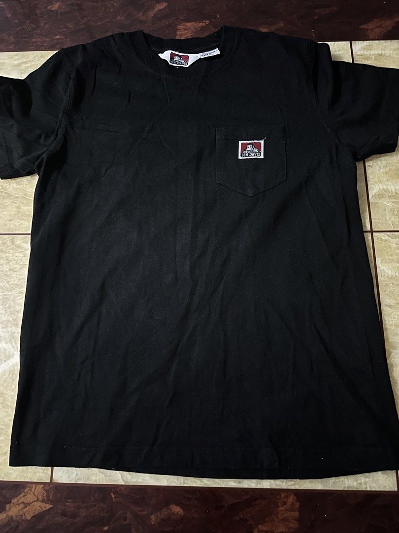 Ben Davis Black Pocket T-Shirt Size L (Category: Tshirts & Polo Shirts ) located in Manila. Submitted by jessj30 (Listing ID 1460001434, Image 1). Description: - Classic black Ben Davis pocket tee - Iconic Ben Davis logo patch on chest pocket - Made from 100% cotton - Comfortable and durable for everyday wear - Size: Large (L).