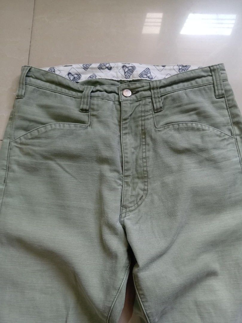 Ben Davis Light Green Work Pants (Category: Jeans) located in Caloocan City. Submitted by tionkoian6298 (Listing ID 1459989911, Image 3). Description: - Brand: Ben Davis work pants - Color: Light Green - Fit: Straight Leg -size 30 fits to 32 9/10 condition excellent condition, no issues.