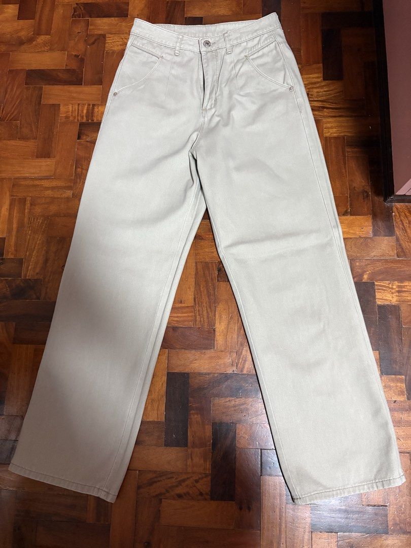 Bench Khaki Straight Leg Pants (Category: Jeans) located in Manila. Submitted by happeetot (Listing ID 1460052205, Image 1). Description: - High-waist khaki straight leg jeans - W27 inc - No damages/flaws.