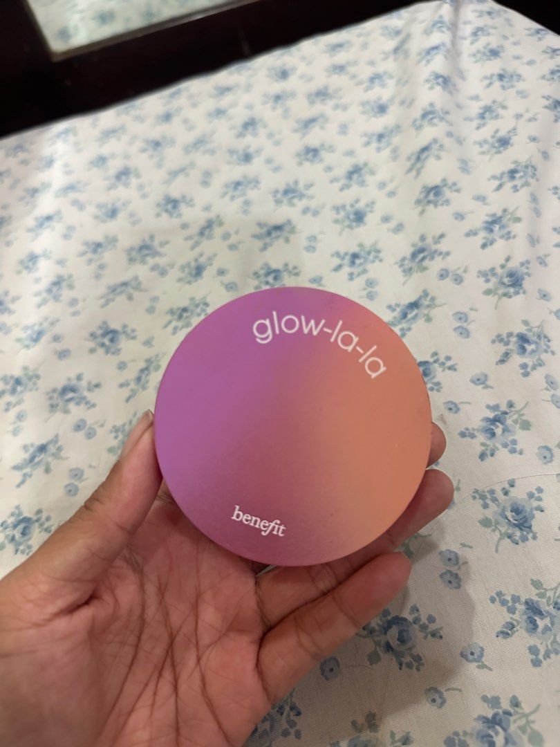 Benefit Glow-La-La Highlighter (Category: Makeup) located in Pasig City. Submitted by tarasier (Listing ID 1460065523, Image 2). Description: - Shade: Glow-La-La - Features a beautiful shimmer - Compact design with a pink and orange gradient - Perfect for adding a glow to your cheekbones - Selling because it's not used often.