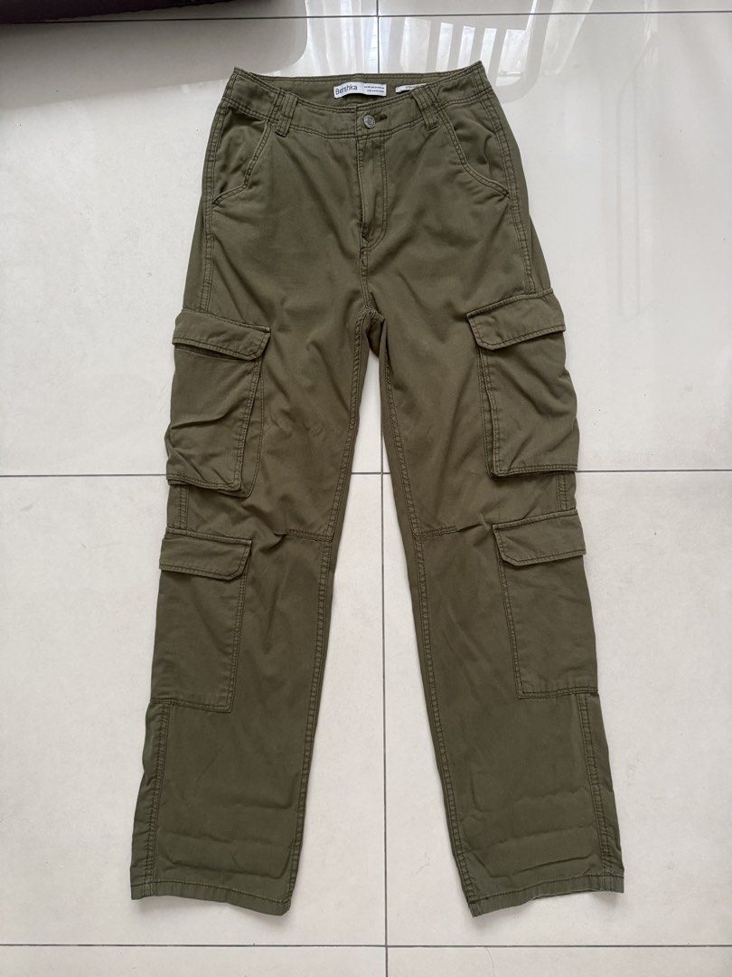 Bershka Army Green Cargo Pants (Category: Jeans) located in Quezon City. Submitted by axisdxd (Listing ID 1459969965, Image 1). Description: -army green cargo pants-multipocketed from bershka -please check measurements in photos .