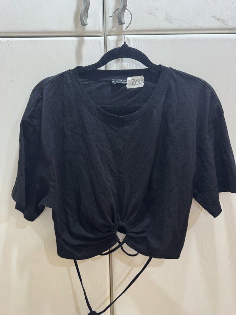 Bershka Black Croptop (Category: Others Tops) located in Las Pinas. Submitted by pachdeclutters (Listing ID 1459968508, Image 1). Description: .