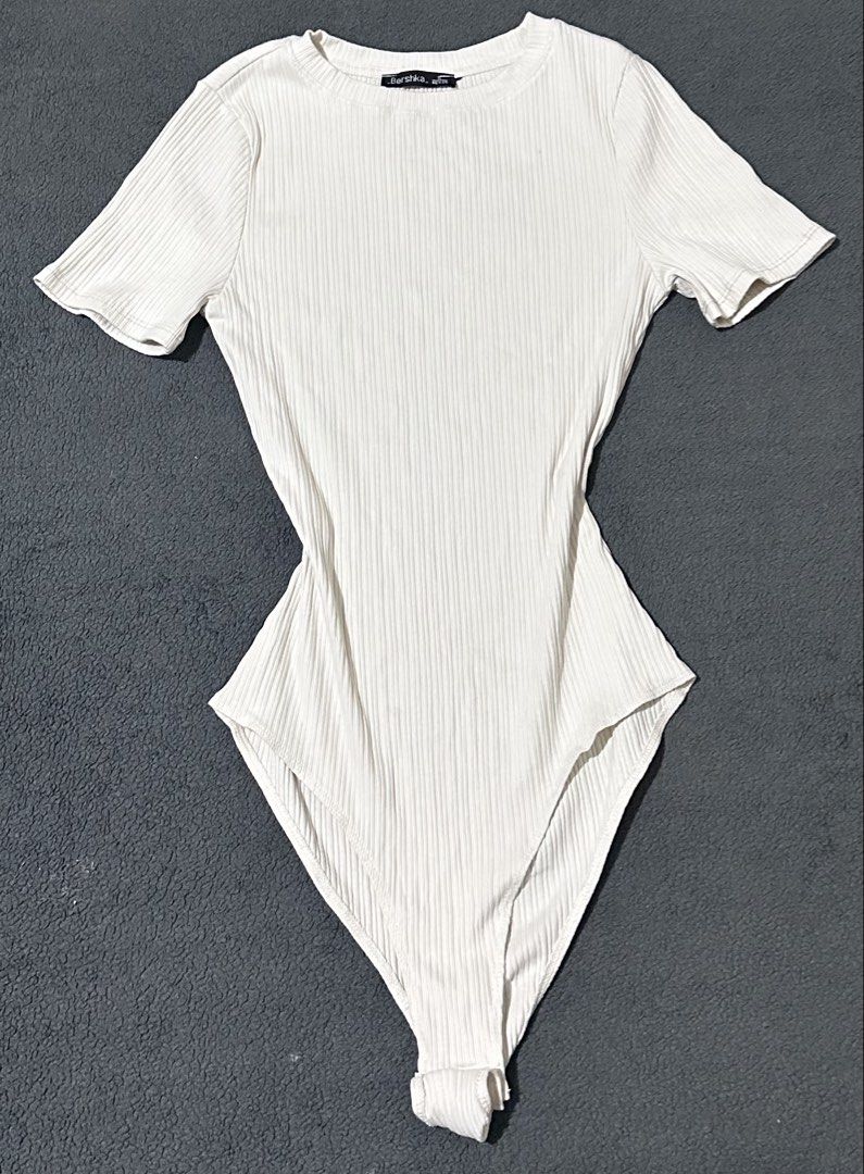 Bershka Knitted Bodysuit (Category: Others Tops) located in Cabanatuan. Submitted by fitsby.el (Listing ID 1460051884, Image 1). Description: note: over🏃🏻.